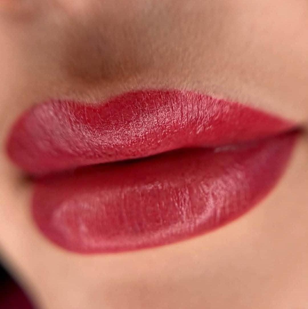 Lippenpigmentierung in Rot